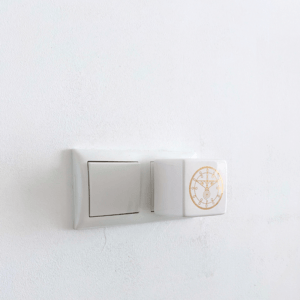 ohrb naast schakelaar wit